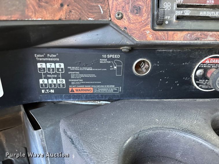 image for item DW7342 1997 International 9200 grapple crane truck