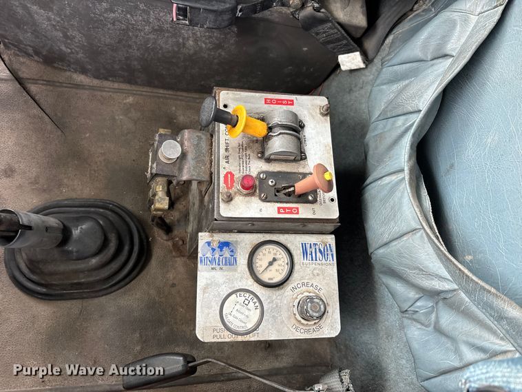 image for item DW7342 1997 International 9200 grapple crane truck