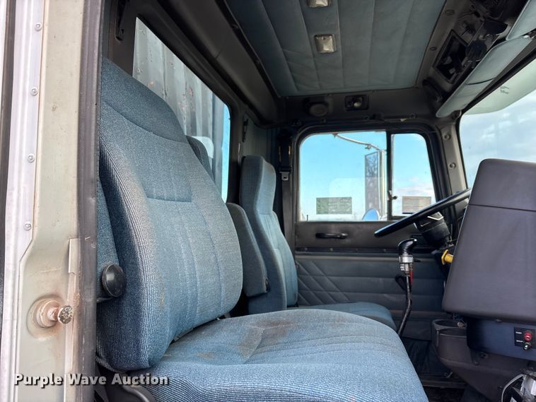 image for item DW7342 1997 International 9200 grapple crane truck