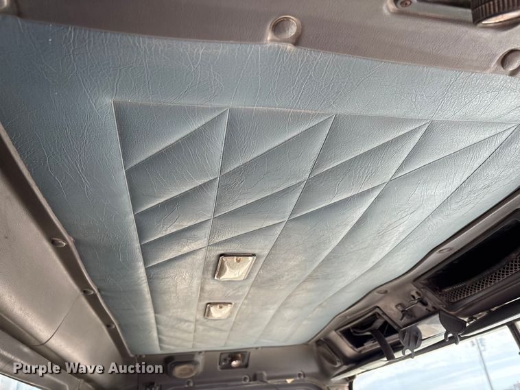 image for item DW7342 1997 International 9200 grapple crane truck