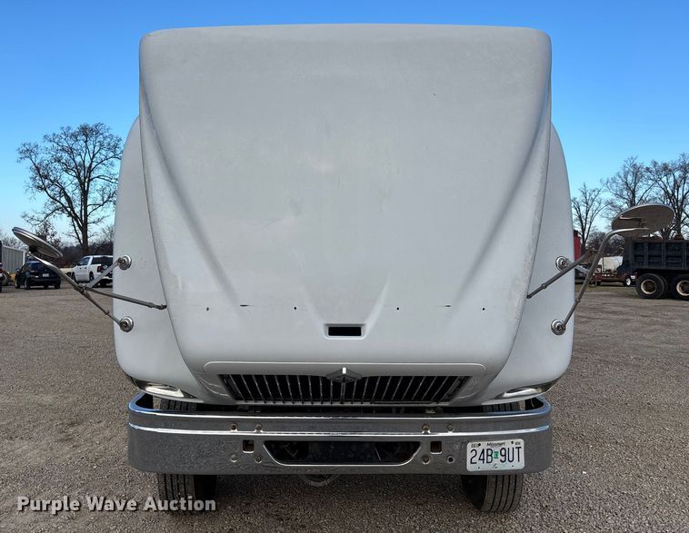 image for item DW7342 1997 International 9200 grapple crane truck