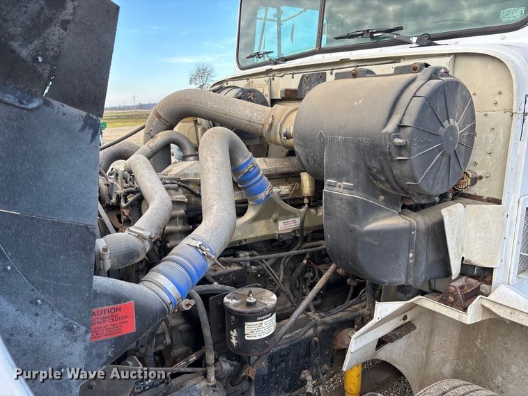 image for item DW7342 1997 International 9200 grapple crane truck