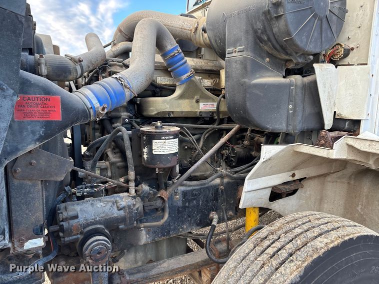 image for item DW7342 1997 International 9200 grapple crane truck