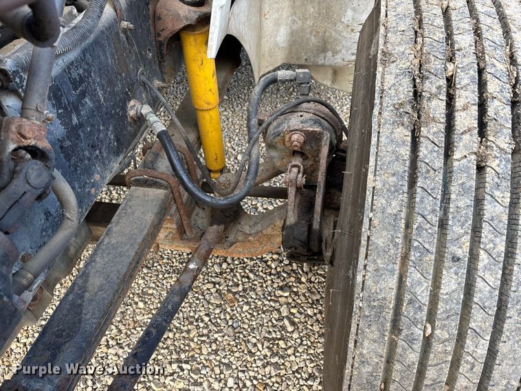 image for item DW7342 1997 International 9200 grapple crane truck