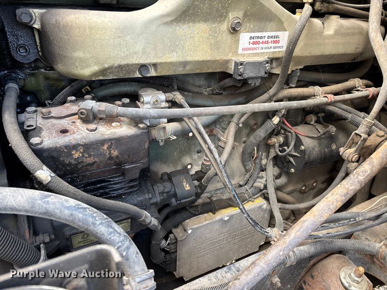 image for item DW7342 1997 International 9200 grapple crane truck