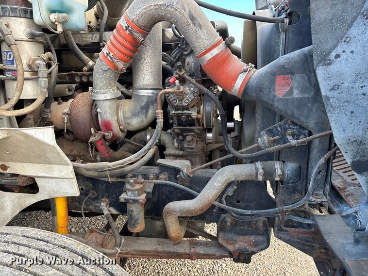 image for item DW7342 1997 International 9200 grapple crane truck