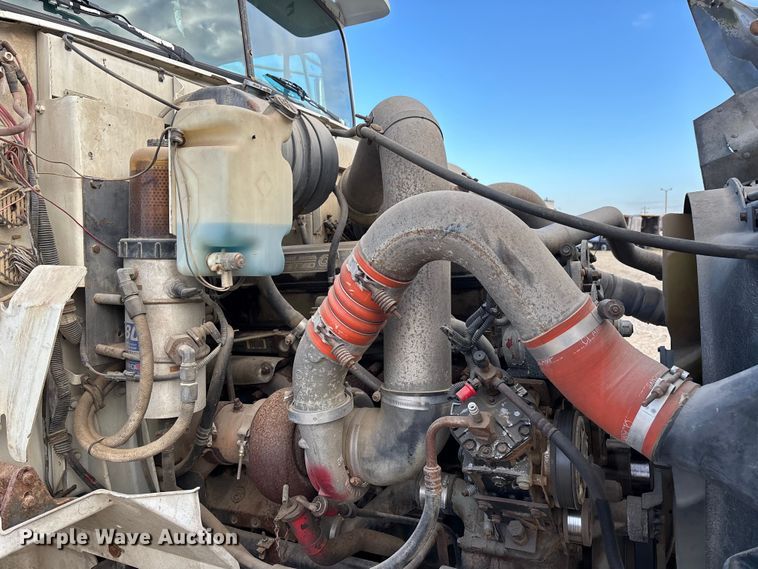 image for item DW7342 1997 International 9200 grapple crane truck