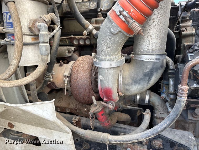 image for item DW7342 1997 International 9200 grapple crane truck