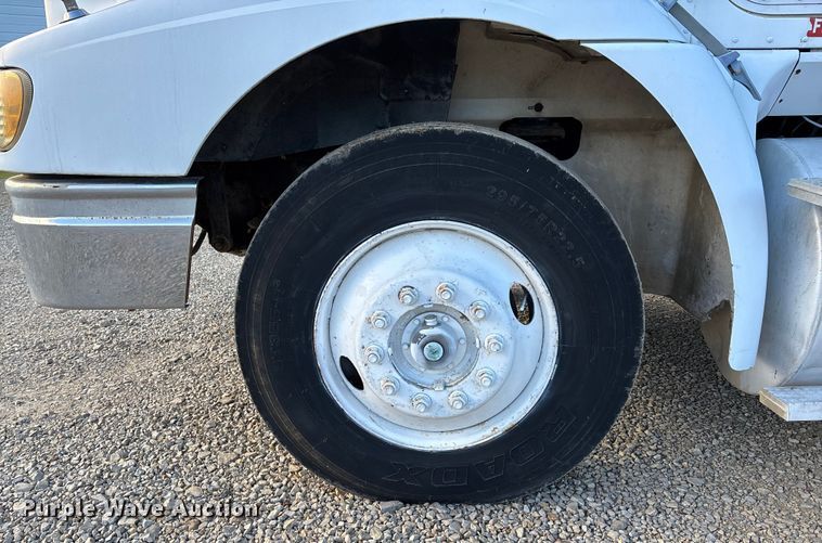 image for item DW7342 1997 International 9200 grapple crane truck