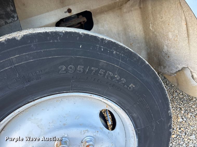 image for item DW7342 1997 International 9200 grapple crane truck