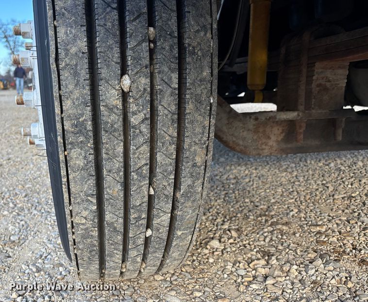 image for item DW7342 1997 International 9200 grapple crane truck