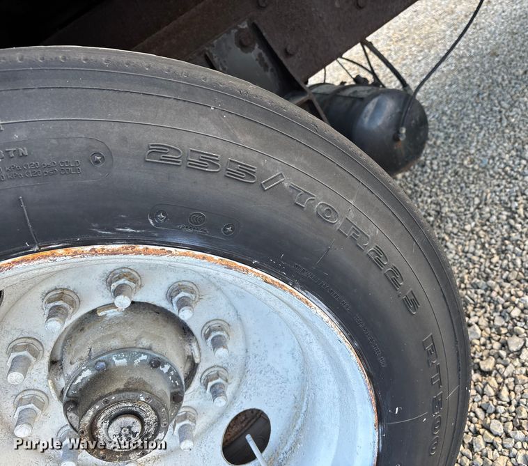 image for item DW7342 1997 International 9200 grapple crane truck