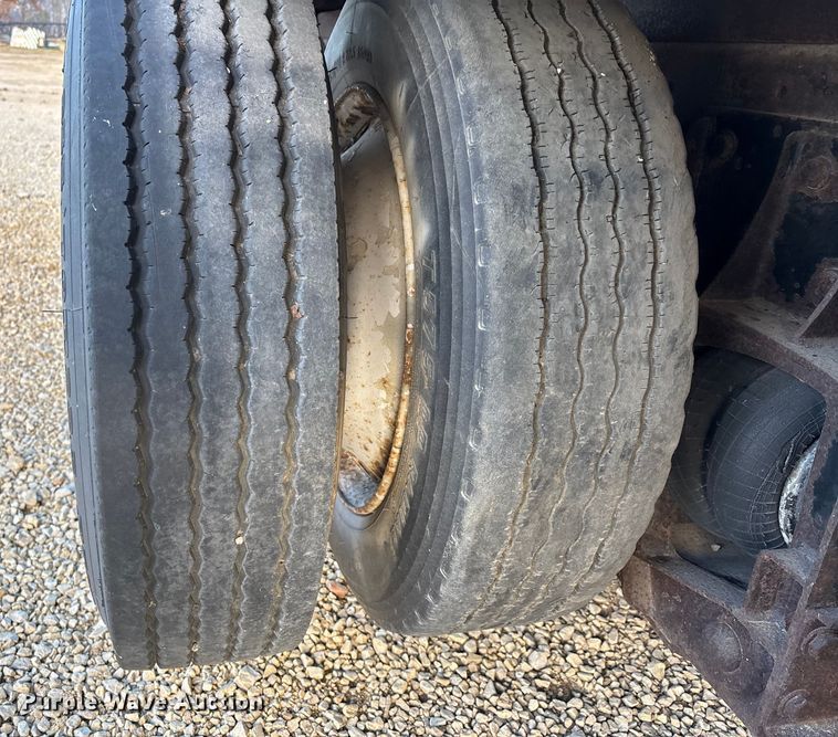 image for item DW7342 1997 International 9200 grapple crane truck