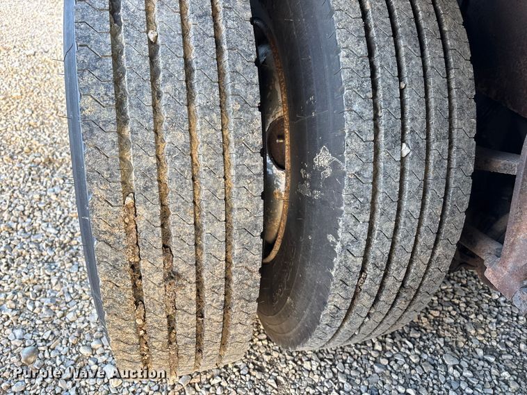 image for item DW7342 1997 International 9200 grapple crane truck