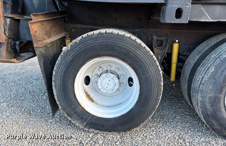 image for item DW7342 1997 International 9200 grapple crane truck