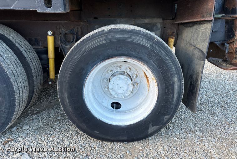 image for item DW7342 1997 International 9200 grapple crane truck