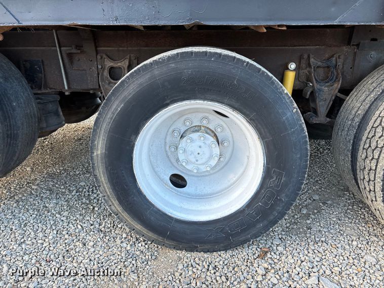 image for item DW7342 1997 International 9200 grapple crane truck