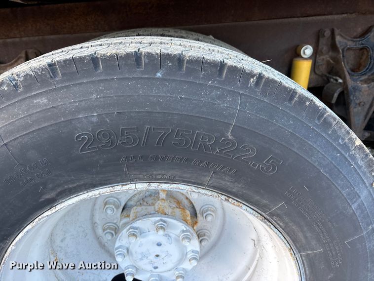 image for item DW7342 1997 International 9200 grapple crane truck