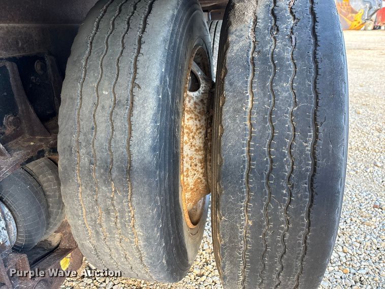 image for item DW7342 1997 International 9200 grapple crane truck