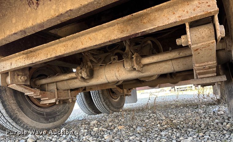 image for item DW7345 1999 Trail King TK20-2400 flatbed trailer