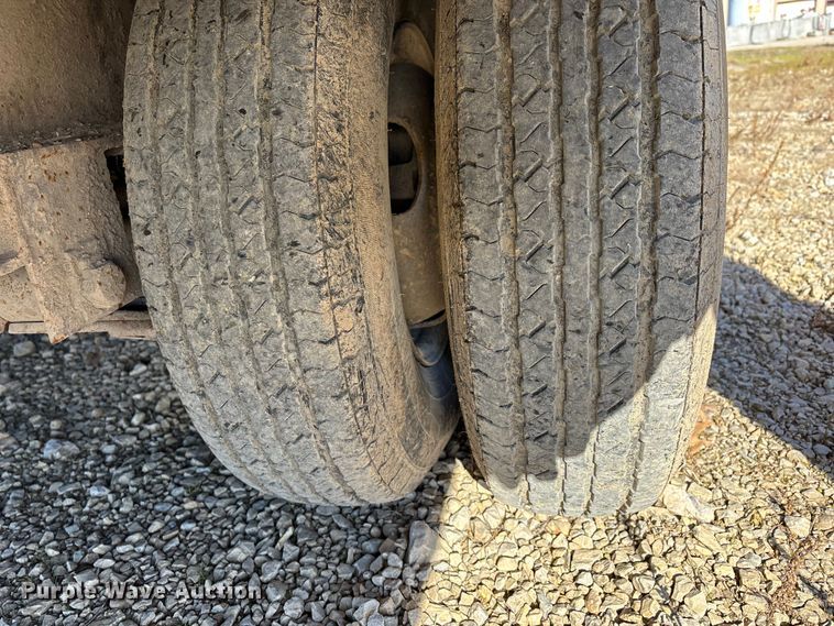 image for item DW7345 1999 Trail King TK20-2400 flatbed trailer