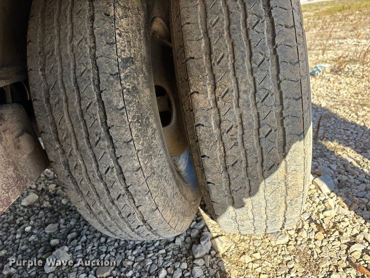 image for item DW7345 1999 Trail King TK20-2400 flatbed trailer