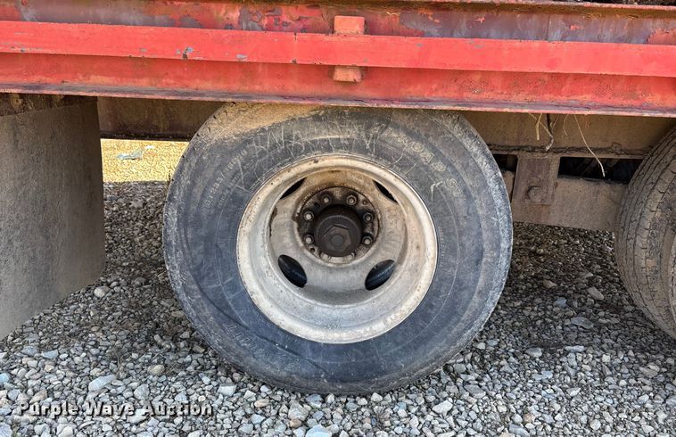 image for item DW7345 1999 Trail King TK20-2400 flatbed trailer