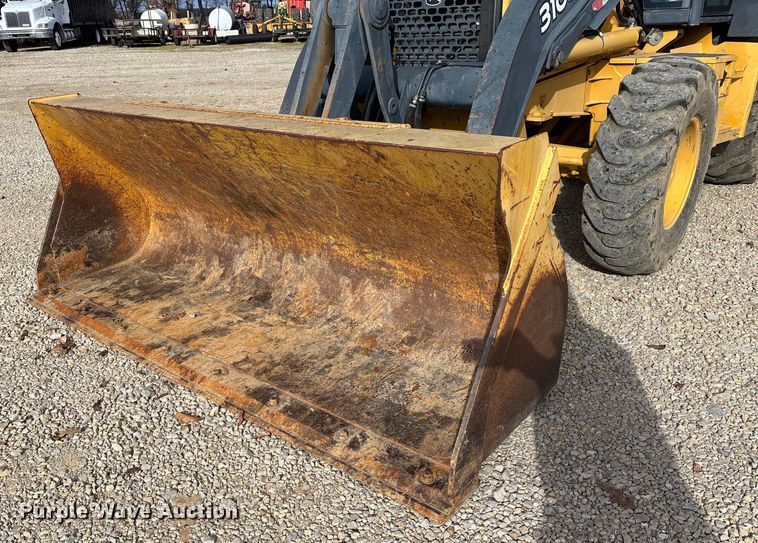 image for item DW7346 2008 John Deere 310SJ backhoe