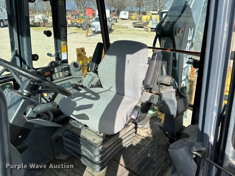 image for item DW7346 2008 John Deere 310SJ backhoe