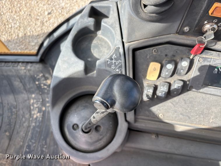 image for item DW7346 2008 John Deere 310SJ backhoe