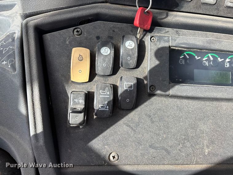 image for item DW7346 2008 John Deere 310SJ backhoe