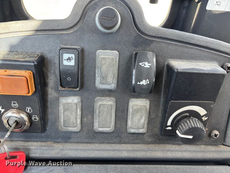 image for item DW7346 2008 John Deere 310SJ backhoe