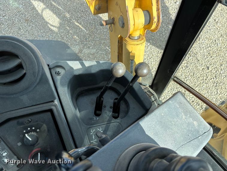 image for item DW7346 2008 John Deere 310SJ backhoe