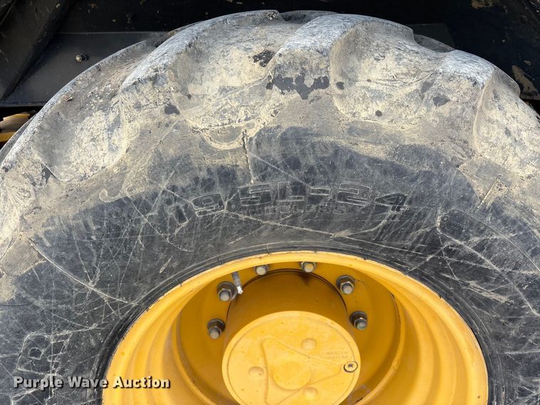 image for item DW7346 2008 John Deere 310SJ backhoe