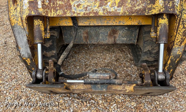 image for item DW7352 2009 Gehl CTL 75 Turbo tracked skid steer loader