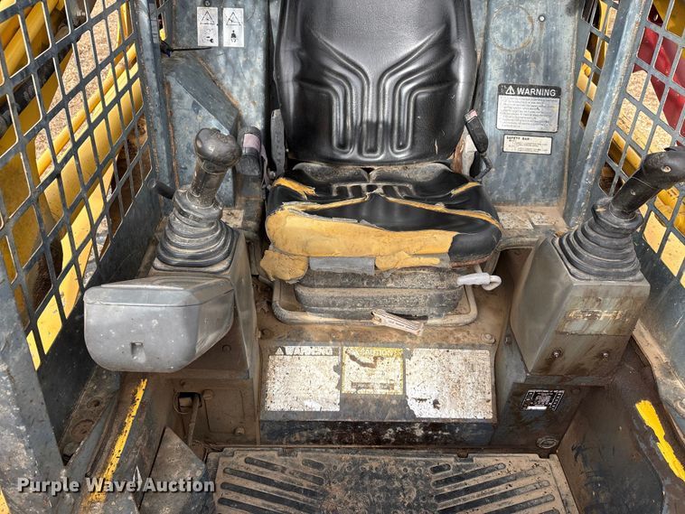 image for item DW7352 2009 Gehl CTL 75 Turbo tracked skid steer loader