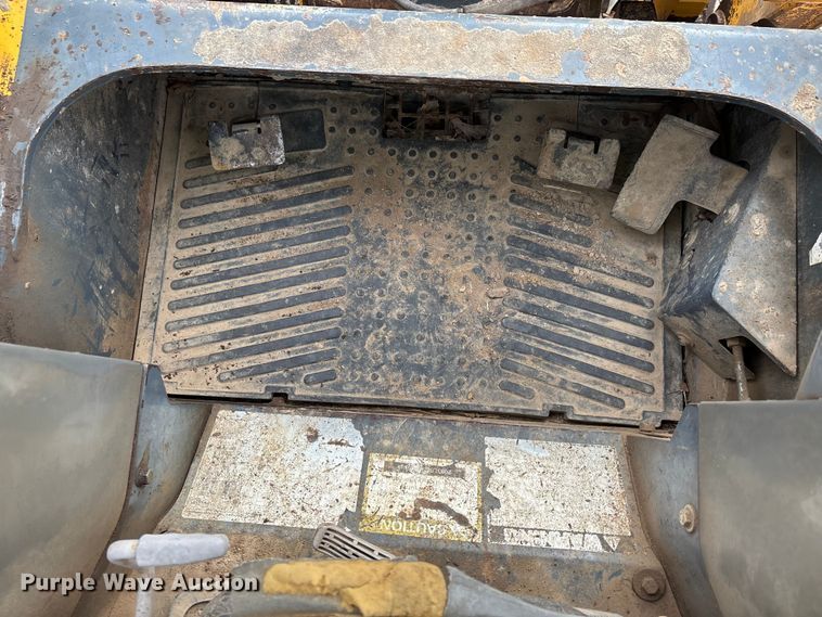 image for item DW7352 2009 Gehl CTL 75 Turbo tracked skid steer loader