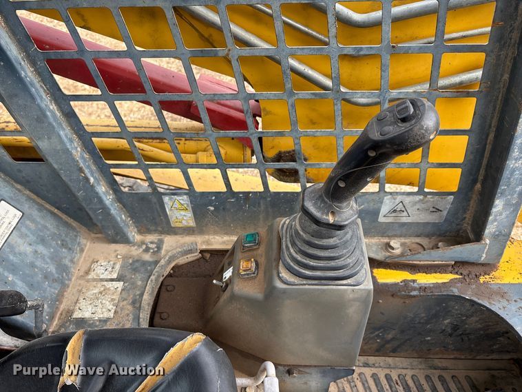 image for item DW7352 2009 Gehl CTL 75 Turbo tracked skid steer loader