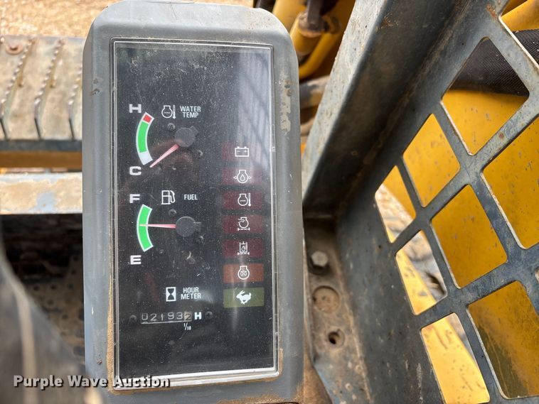 image for item DW7352 2009 Gehl CTL 75 Turbo tracked skid steer loader