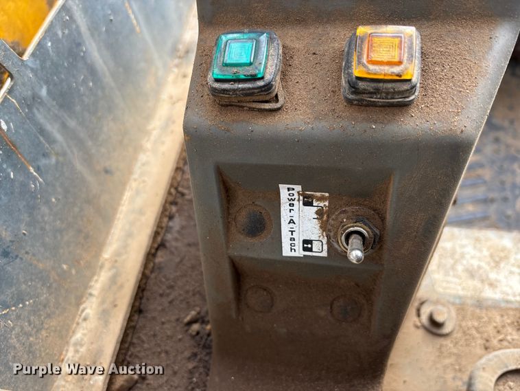 image for item DW7352 2009 Gehl CTL 75 Turbo tracked skid steer loader