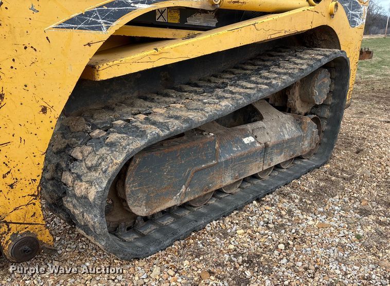image for item DW7352 2009 Gehl CTL 75 Turbo tracked skid steer loader