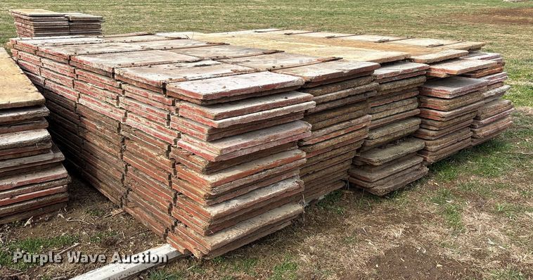 image for item DW7359 Approximately 105 9' H concrete forms