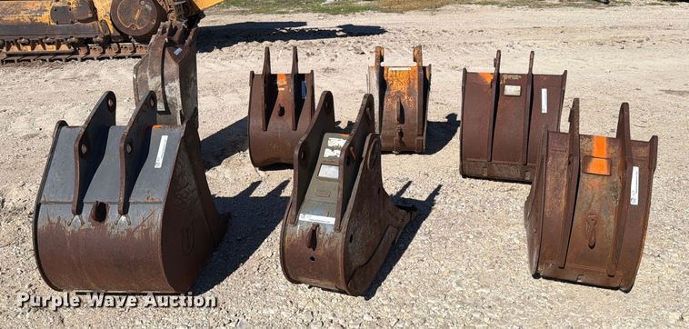 image for item DX5912 (7) backhoe buckets