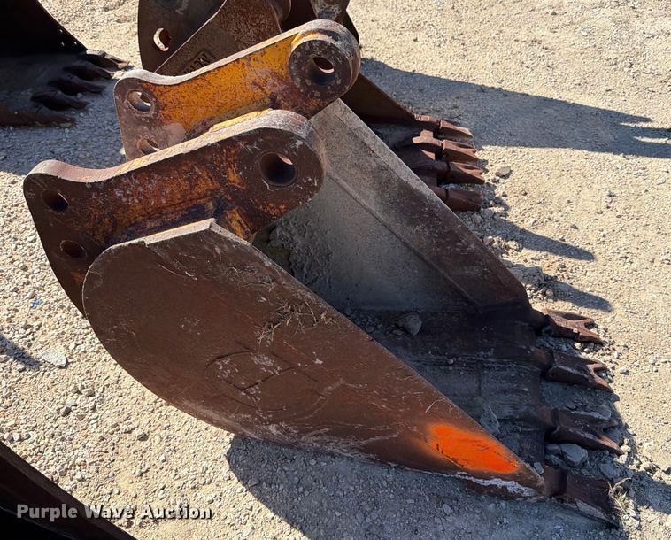 image for item DX5912 (7) backhoe buckets