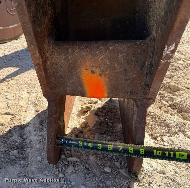 image for item DX5912 (7) backhoe buckets