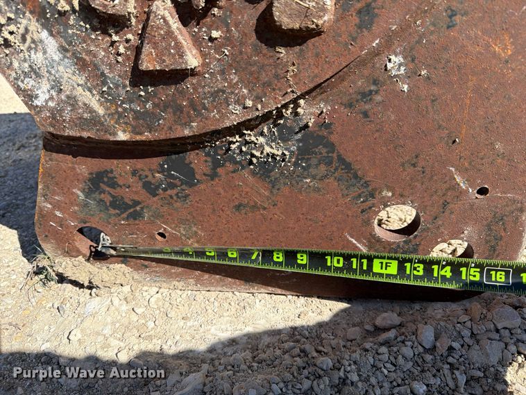 image for item DX5912 (7) backhoe buckets