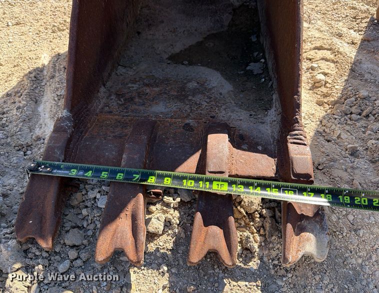 image for item DX5912 (7) backhoe buckets