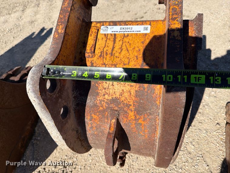 image for item DX5912 (7) backhoe buckets