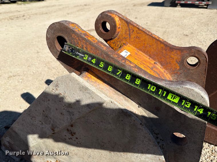 image for item DX5912 (7) backhoe buckets