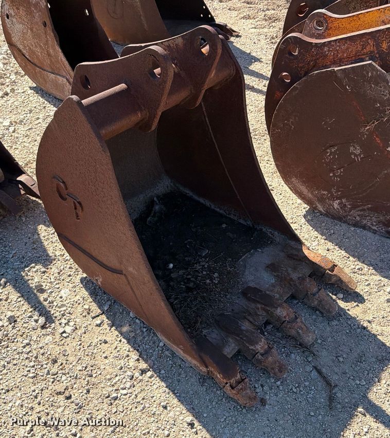 image for item DX5912 (7) backhoe buckets